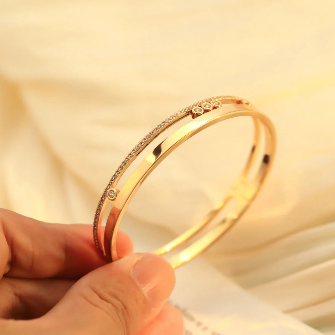 [LUXORA]Move Romane Diamond Bangle Bracelet
