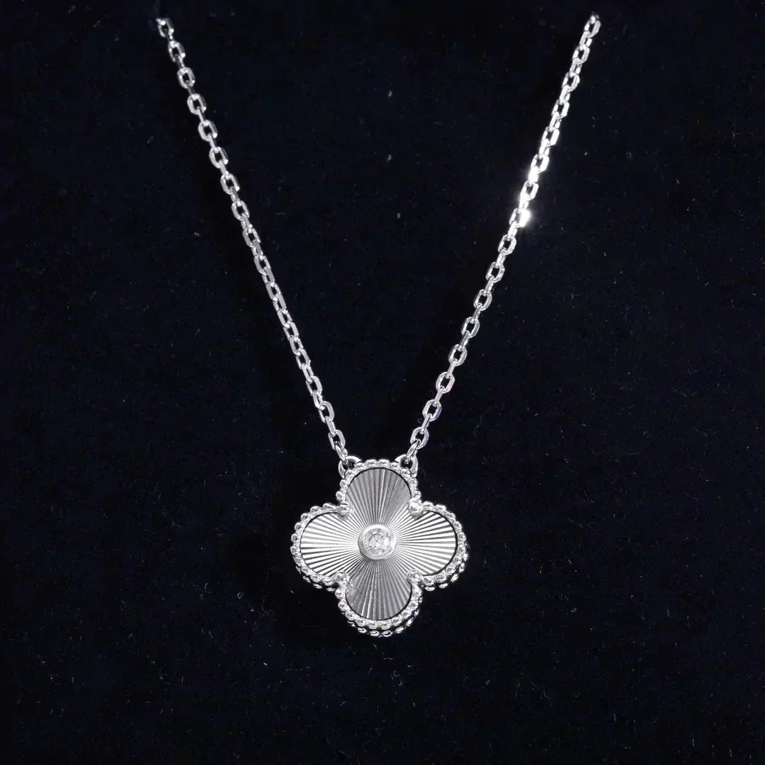 [LUXORA]CLOVER  15MM DIAMOND LASER NECKLACE SILVER