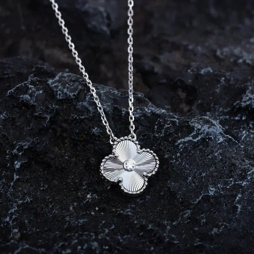 [LUXORA]CLOVER  15MM DIAMOND LASER NECKLACE SILVER