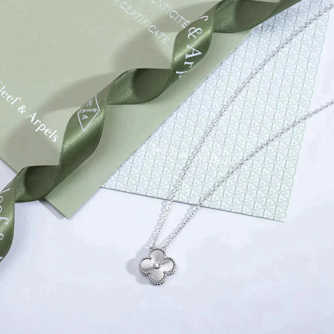 [LUXORA]CLOVER  15MM DIAMOND LASER NECKLACE SILVER