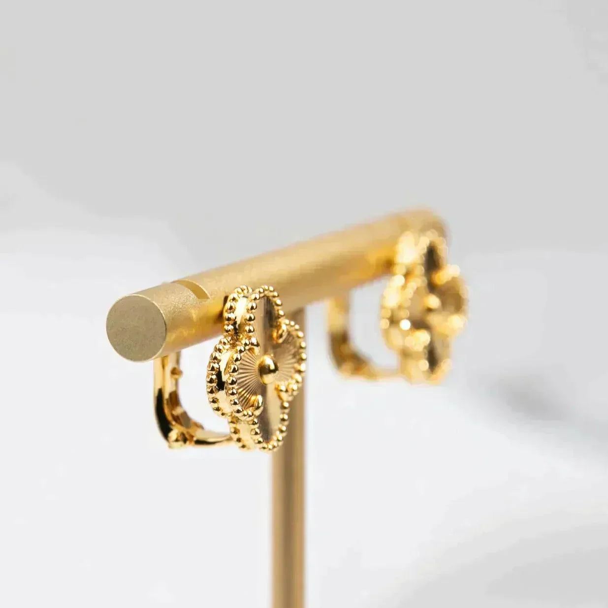[LUXORA]CLOVER MEDIUM 1 MOTIFS LASER EARRINGS