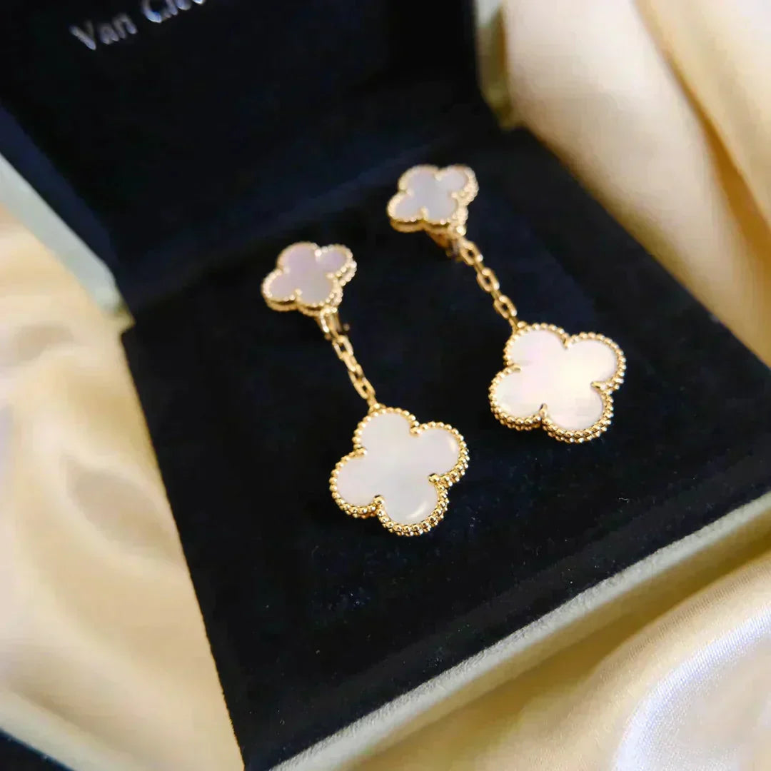 [LUXORA]CLOVER 2 MOTIF WHITE MOP EARRINGS