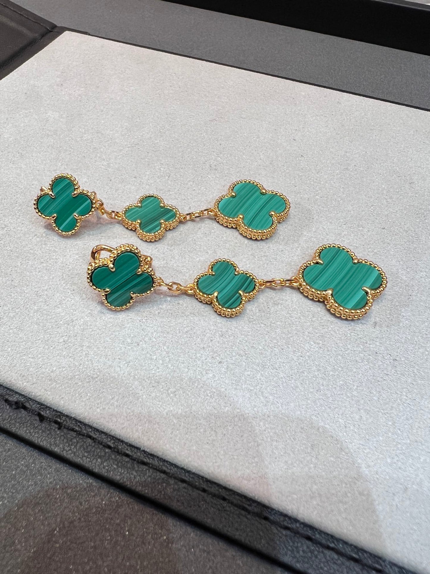 [LUXORA]CLOVER MALACHITE 3 MOTIFS GOLD