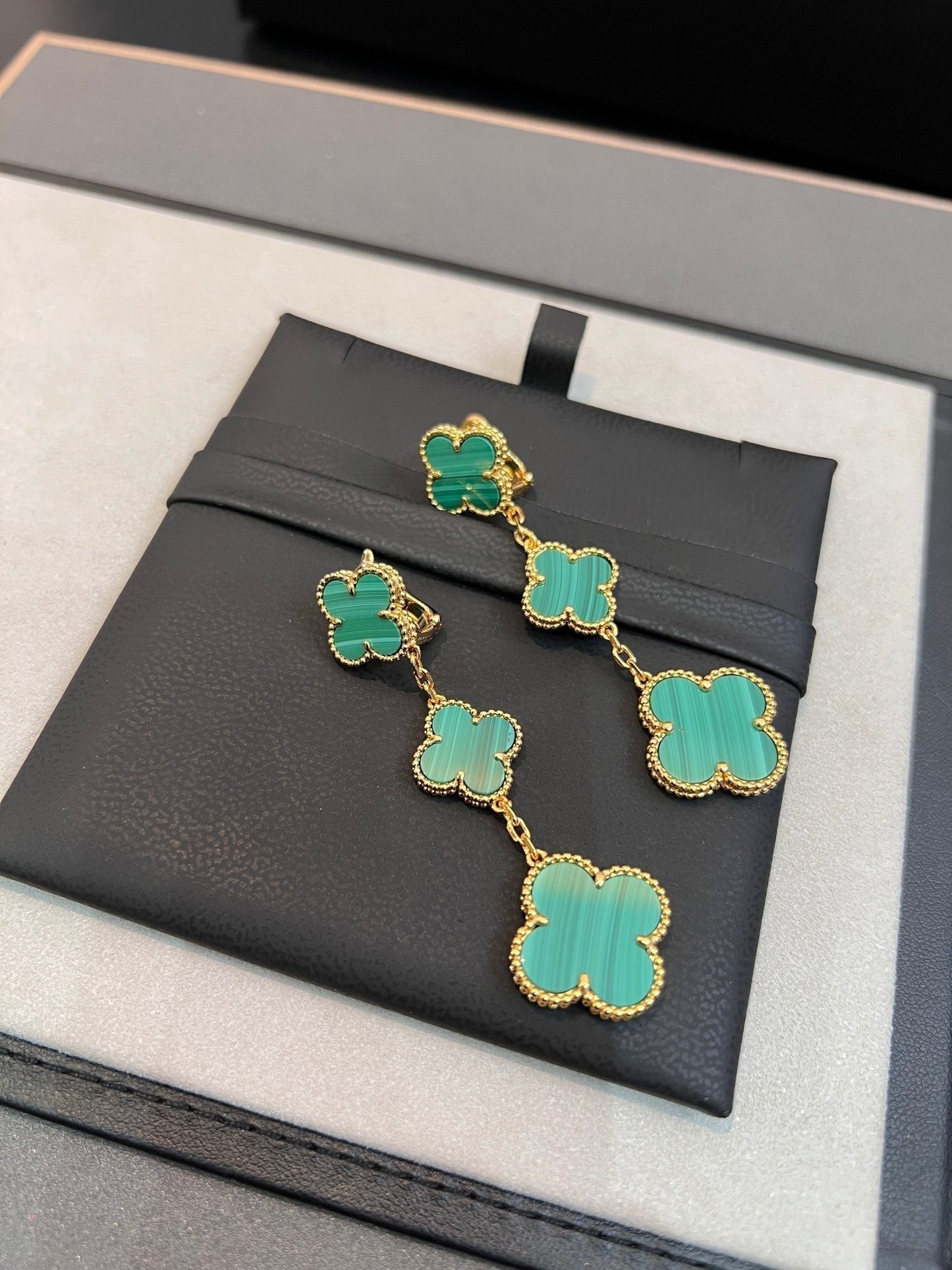 [LUXORA]CLOVER MALACHITE 3 MOTIFS GOLD