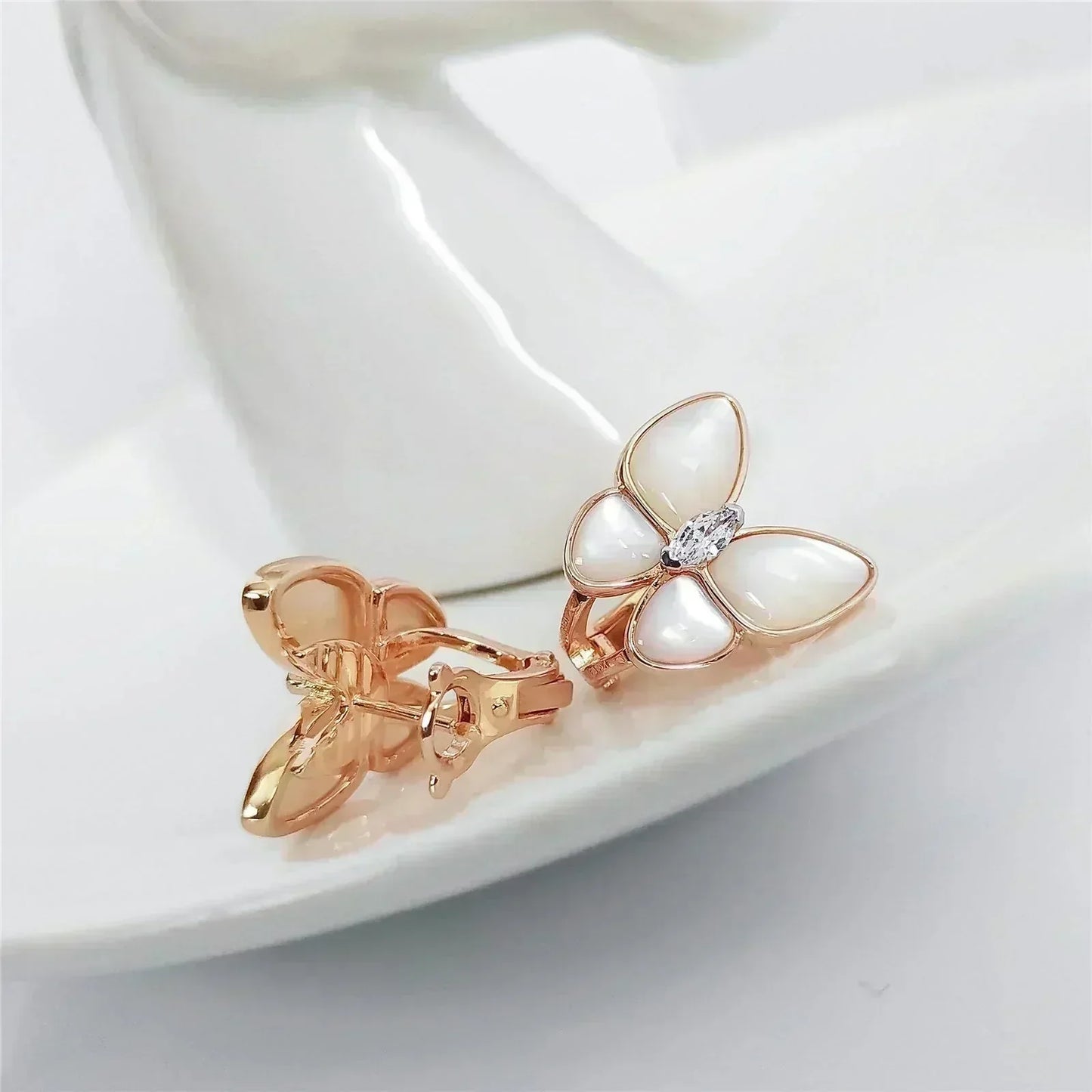 [LUXORA]BUTTERFLY MOP DIAMOND EARRINGS