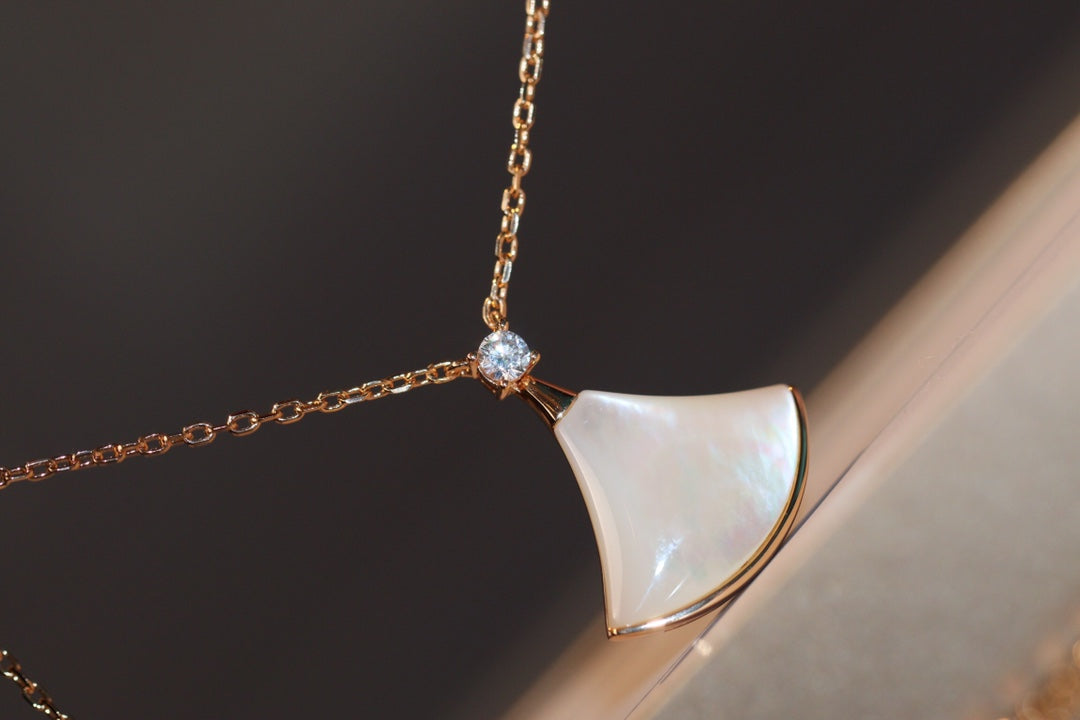 [LUXORA]DREAM NECKLACE WHITE MOP PINK GOLD 1 DIAMOND
