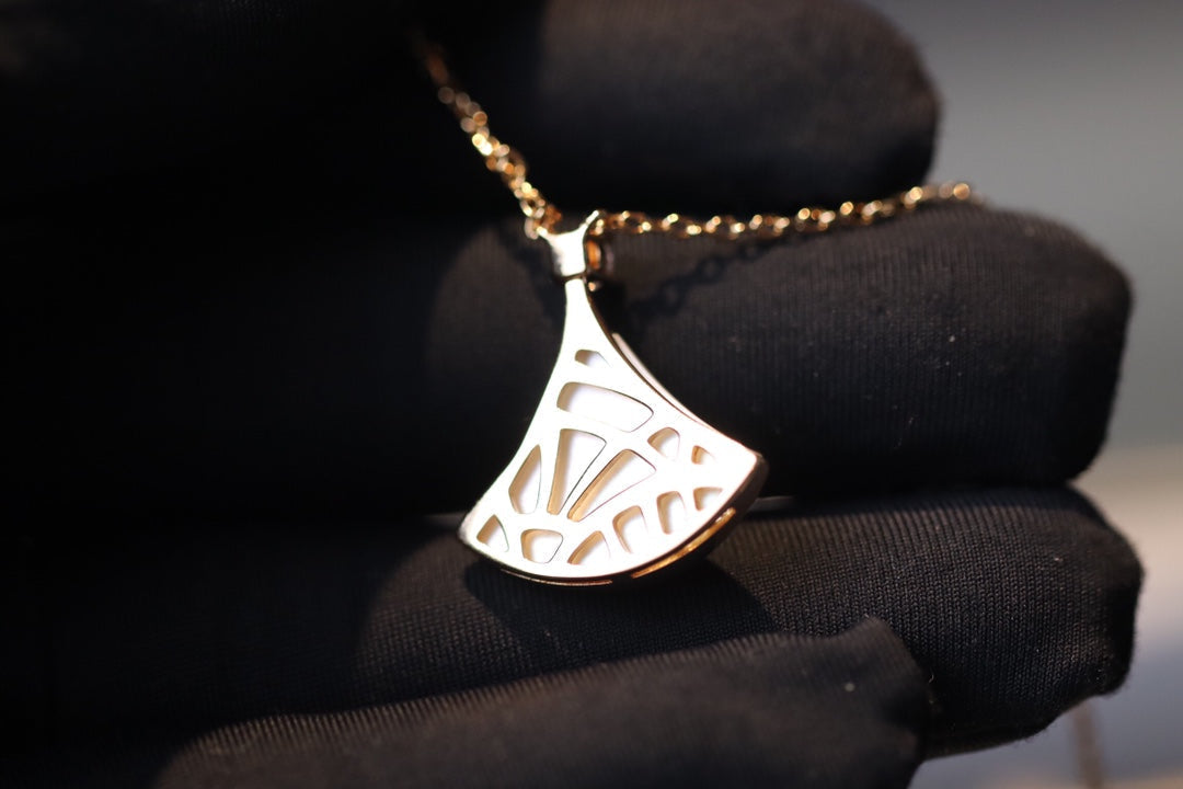 [LUXORA]DREAM NECKLACE WHITE MOP PINK GOLD 1 DIAMOND