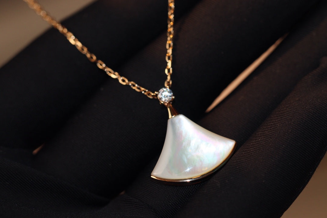 [LUXORA]DREAM NECKLACE WHITE MOP PINK GOLD 1 DIAMOND