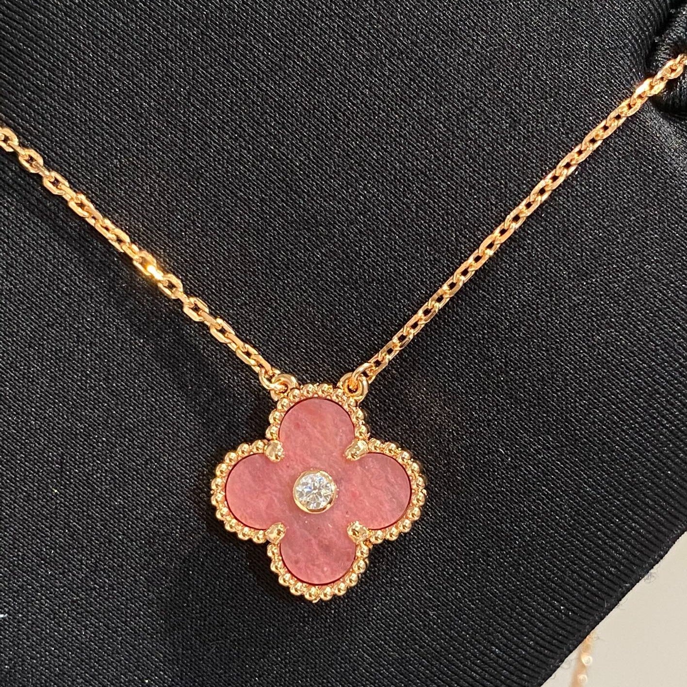 [LUXORA]CLOVER 15MM DIAMOND RHODONITE NECKLACE