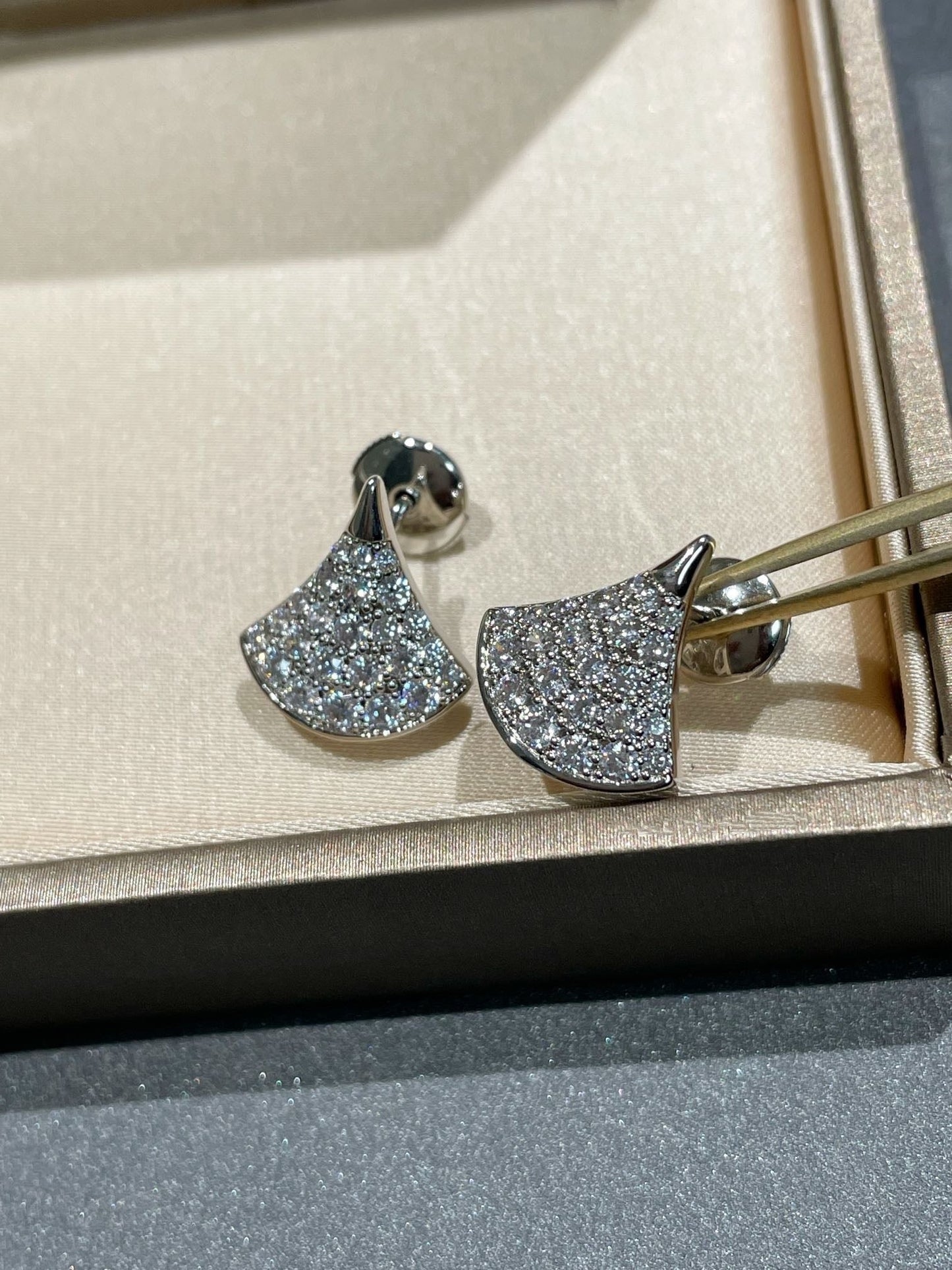 [LUXORA]DREAM STUD EARRINGS DIAMOND