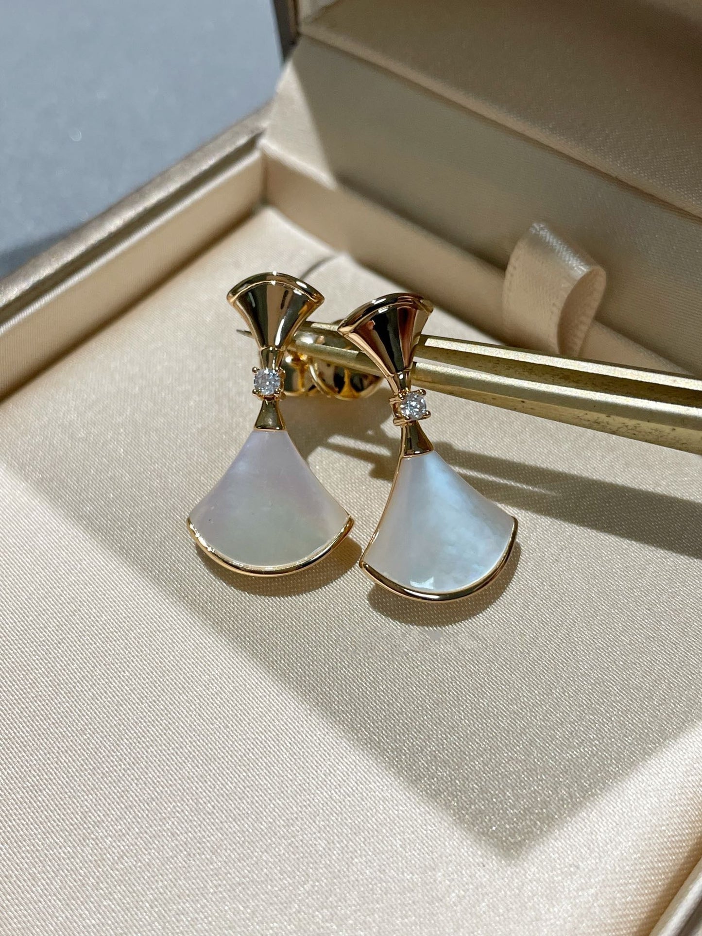 [LUXORA]DREAM MOP 1 DIAMOND EARRINGS