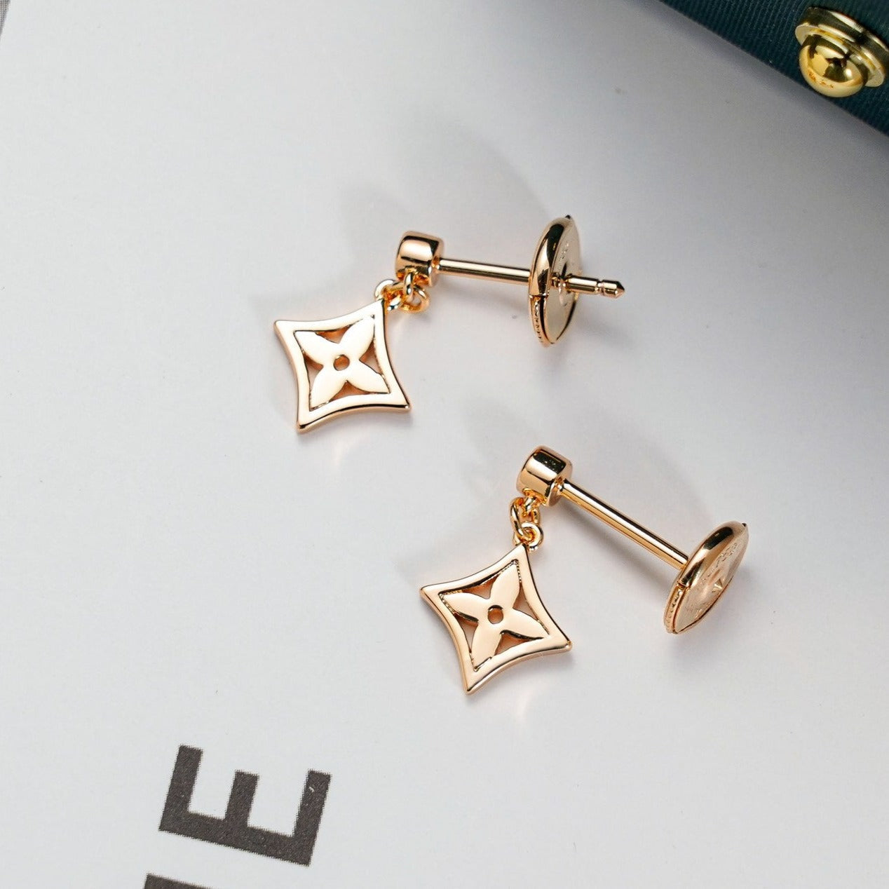 [LUXORA]STAR EARRINGS GOLD