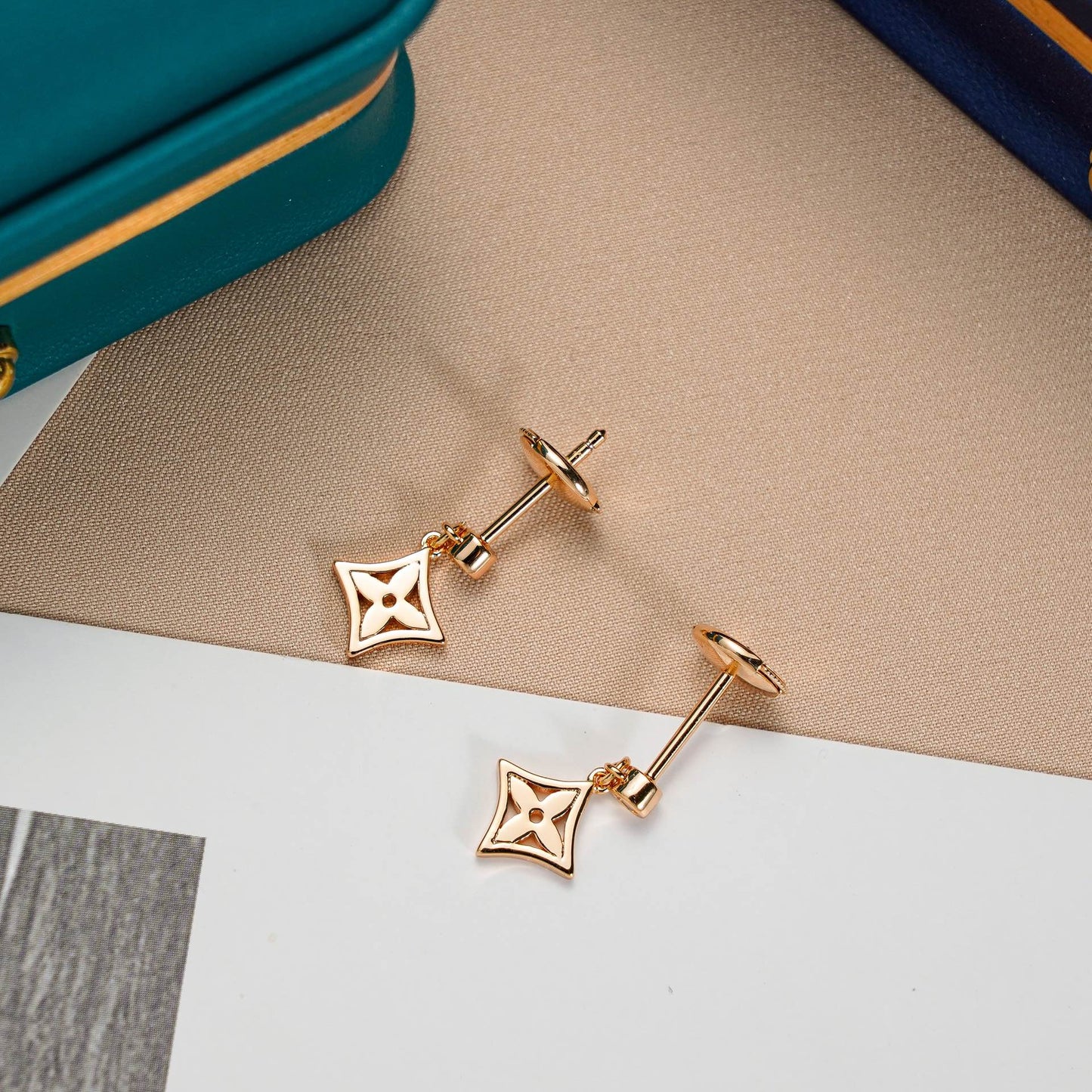 [LUXORA]STAR EARRINGS GOLD