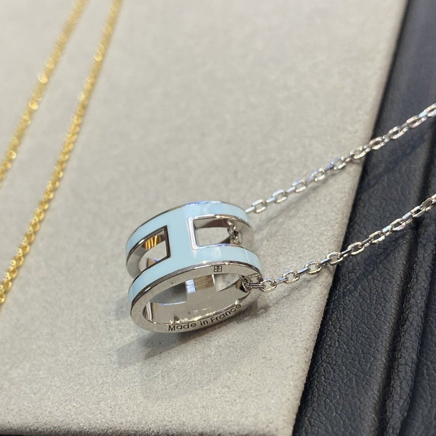 [LUXORA]POP H LIGHT BLUE NECKLACE