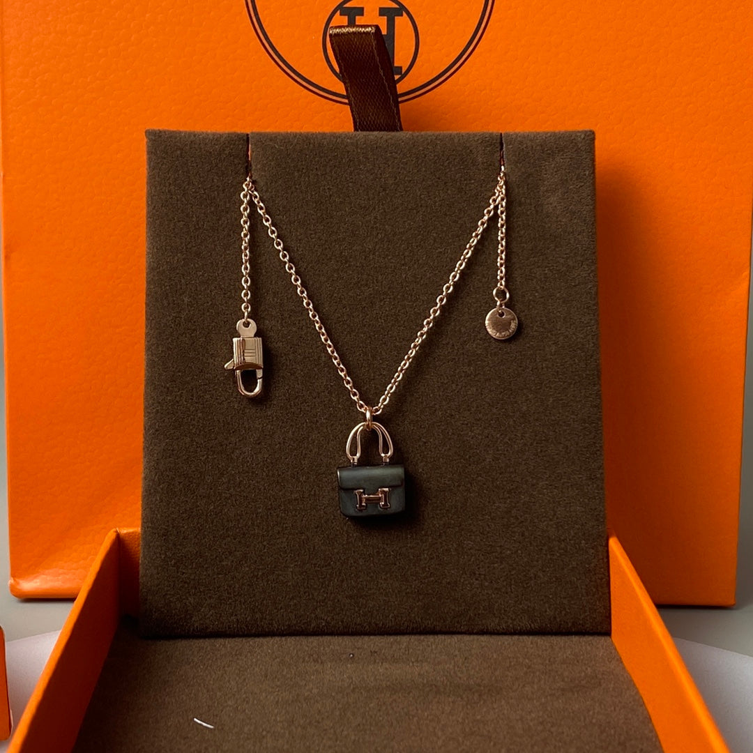 [LUXORA]CONSTANCE BLACK PEDANT PINK GOLD NECKLACE