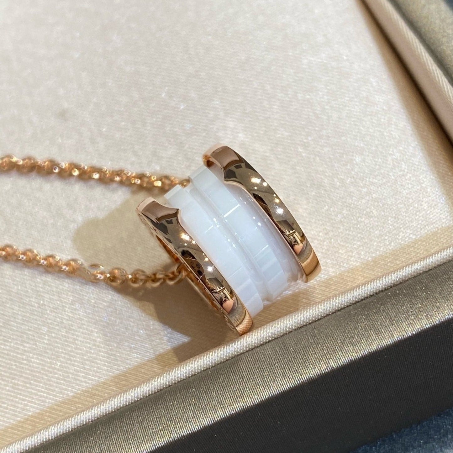 [LUXORA]ZERO 1 WHITE CERAMIC PINK GOLD NECKLACE