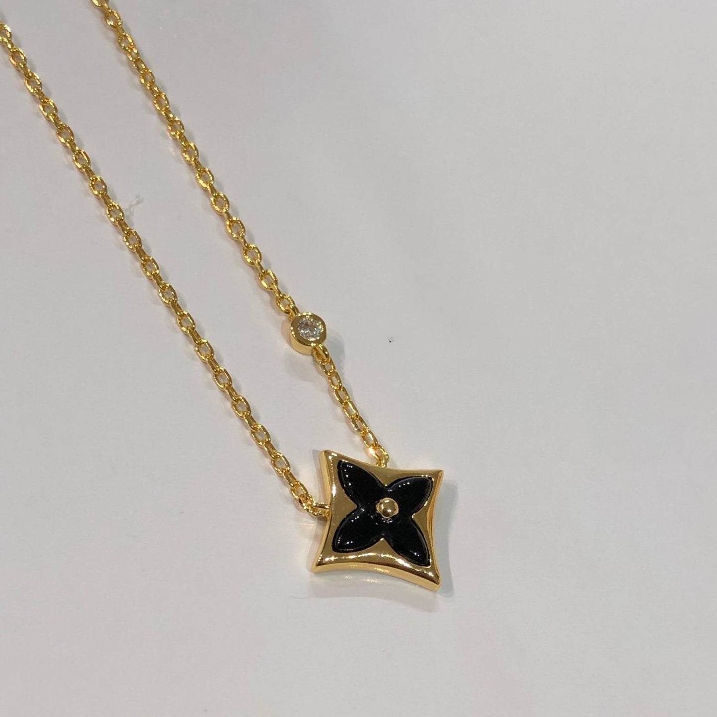 [LUXORA]STAR BLACK MOP NECKLACE