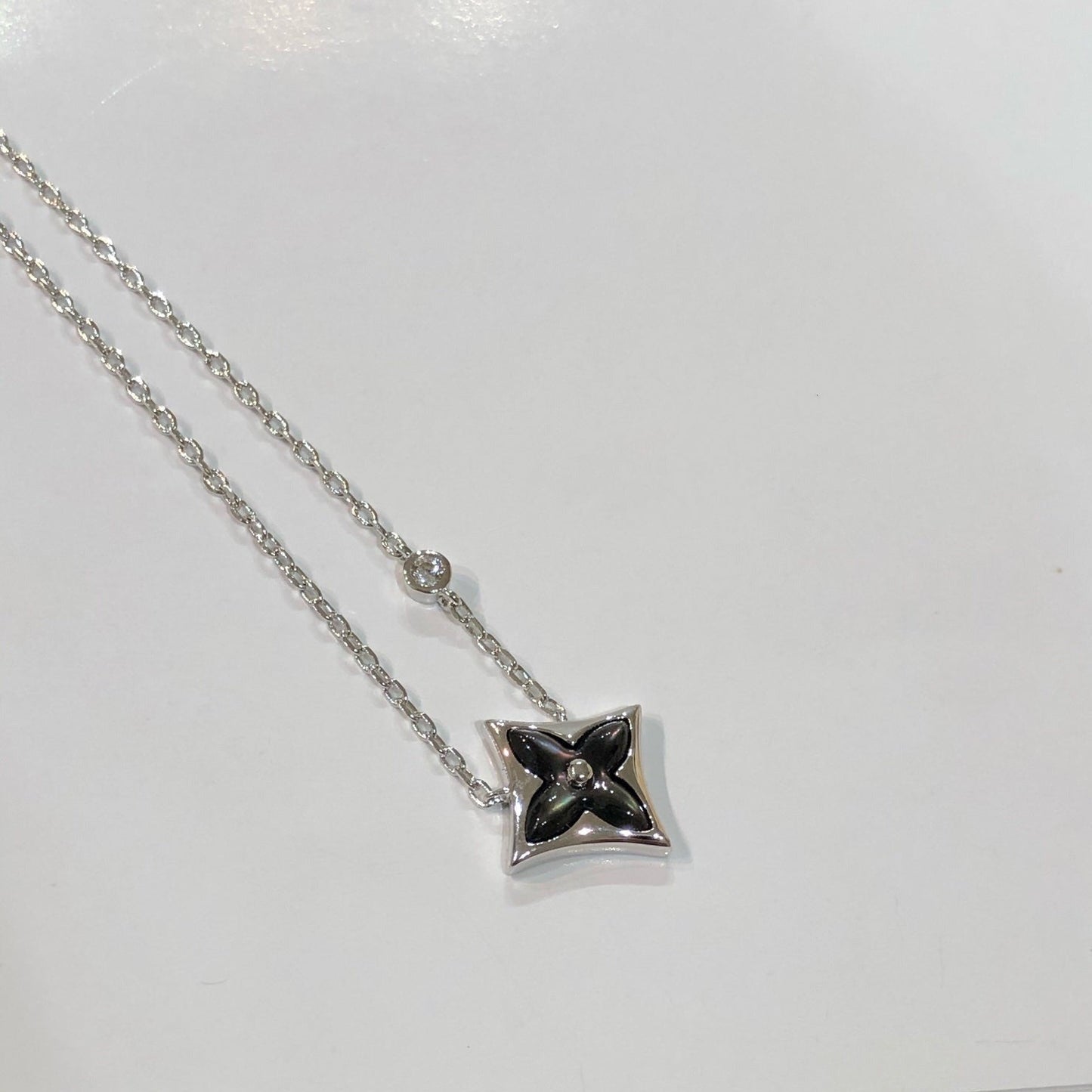 [LUXORA]STAR BLACK MOP NECKLACE