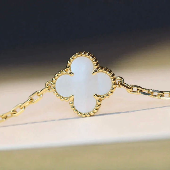 [LUXORA]CLOVER 20 MOTIFS WHITE MOP NECKLACE