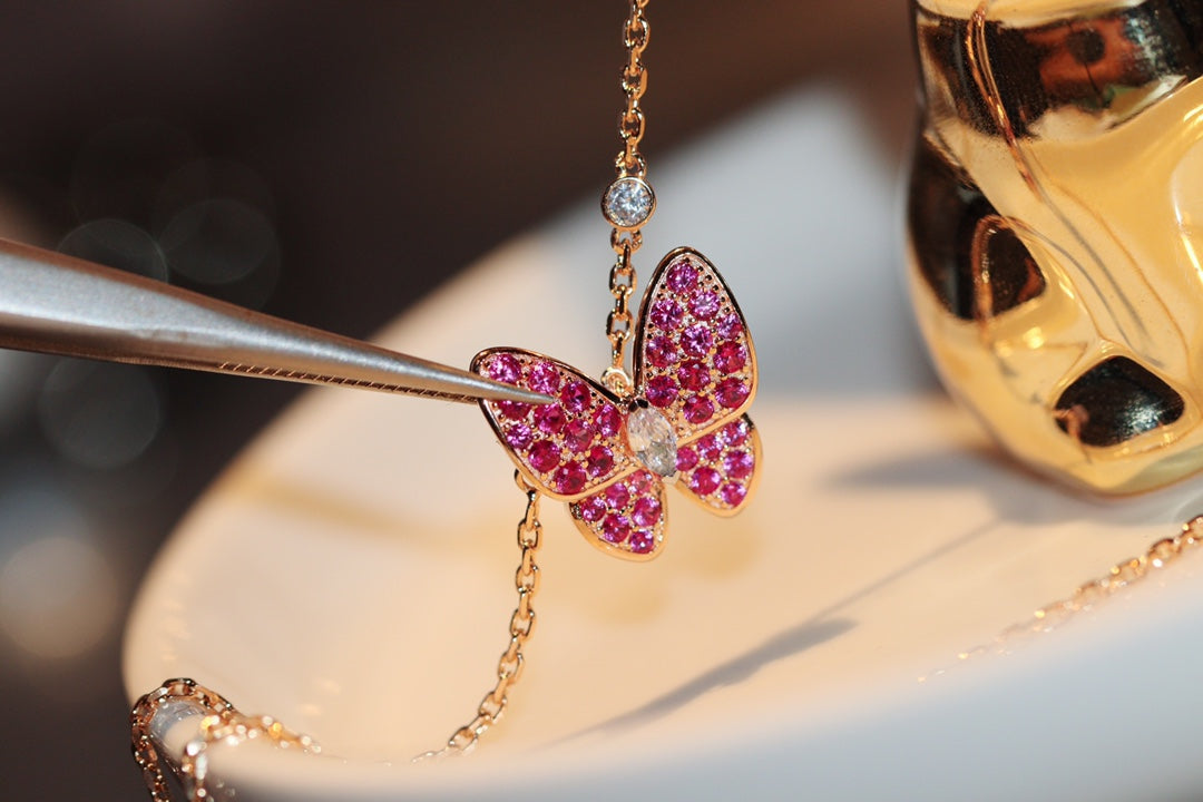 [LUXORA]BUTTERFLY RED DIAMOND ROSE GOLD NECKLACE