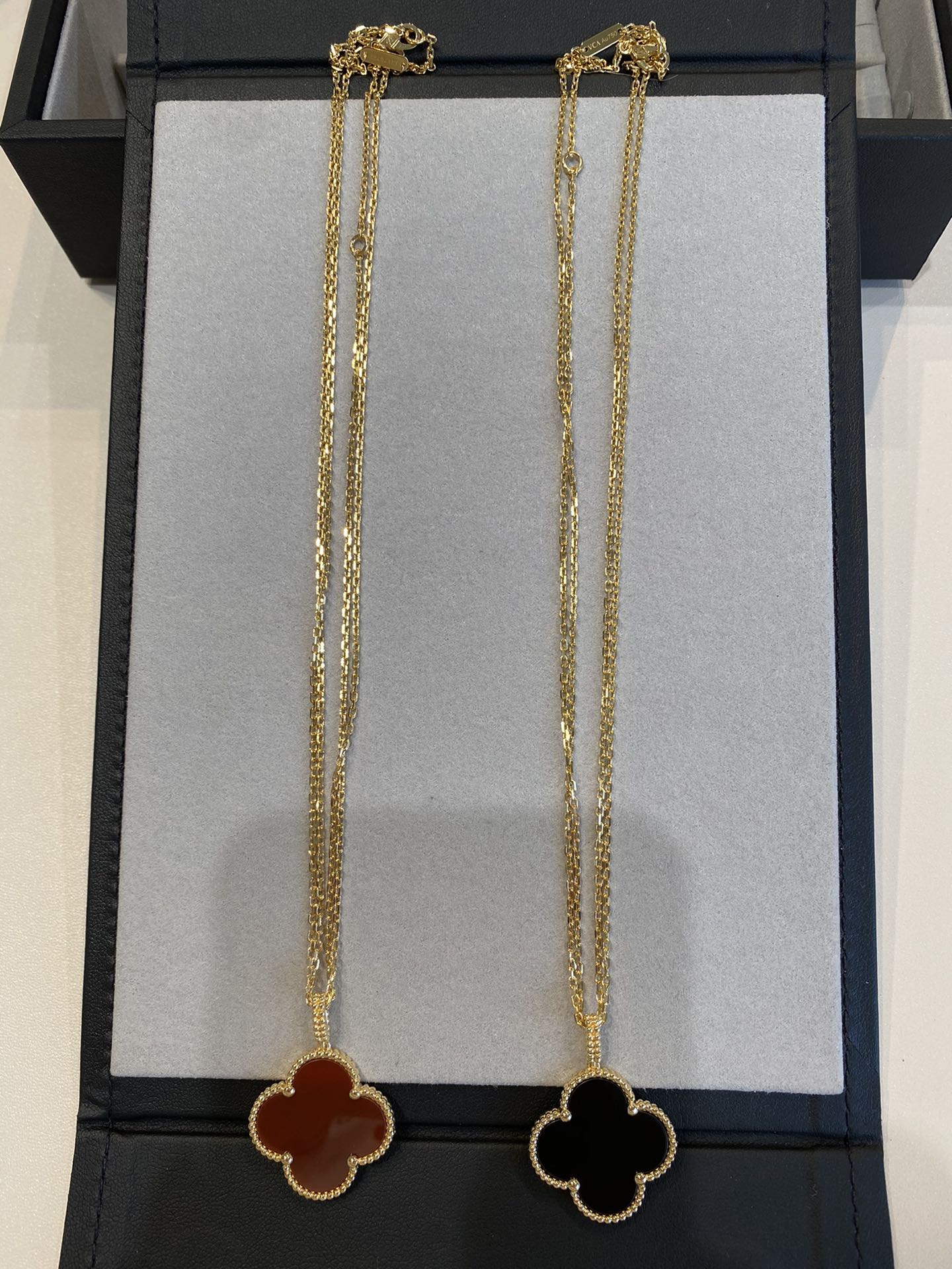 [LUXORA]CLOVER 25MM NECKLACE GOLD CARNELIAN