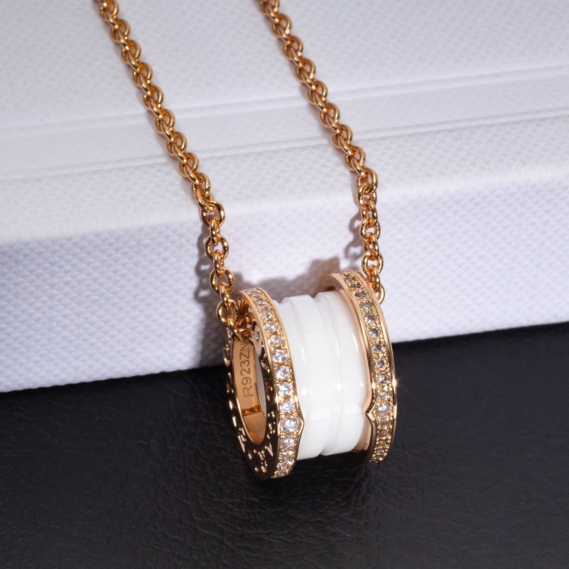 [LUXORA]ZERO 1 WHITE CERAMIC PINK GOLD DIAMOND NECKLACE