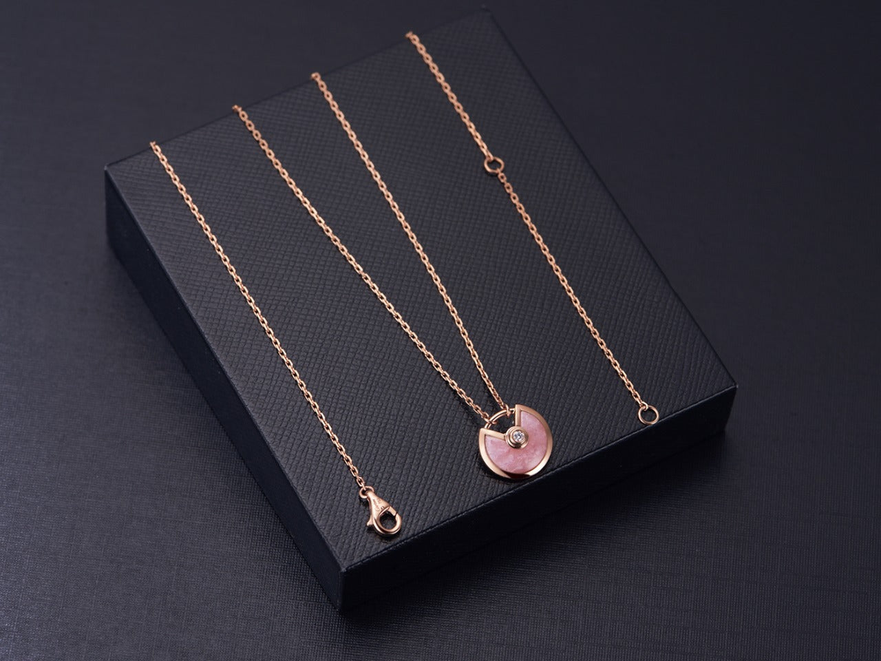 [LUXORA]AMULETTE ROSE GOLD PINK MOP NECKLACE
