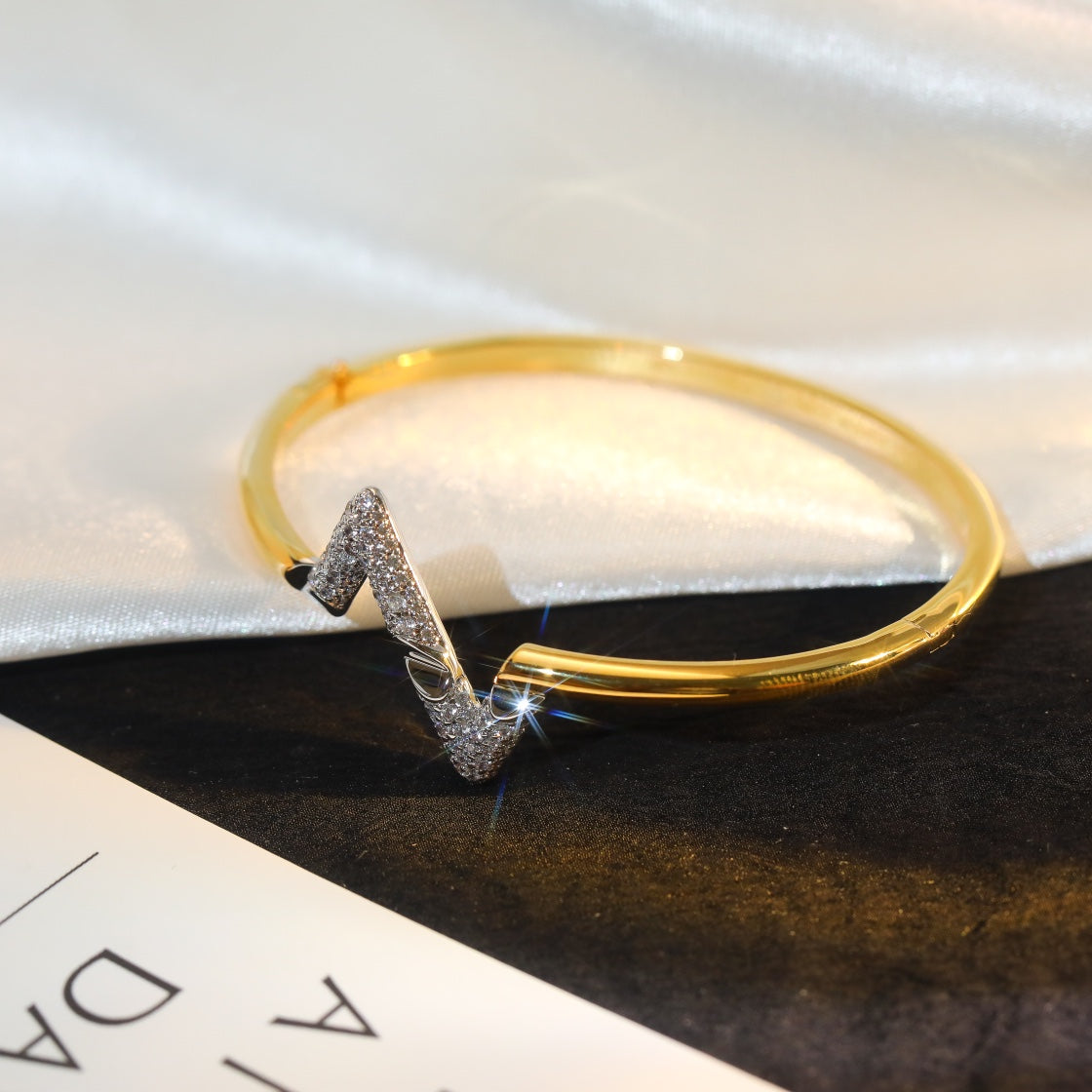 [LUXORA]VOLTE UPSITE DOWN GOLD DIAMOND BRACELET