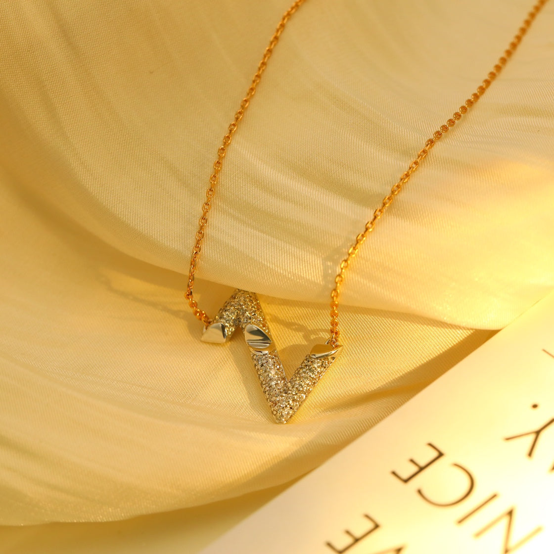[LUXORA]VOLT SILVER DIAMOND PEDANT NECKLACE