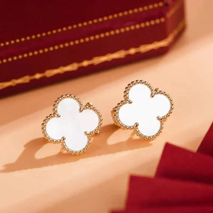[LUXORA]CLOVER MEDIUM 1 MOTIFS  WHITE MOP STUD EARRINGS