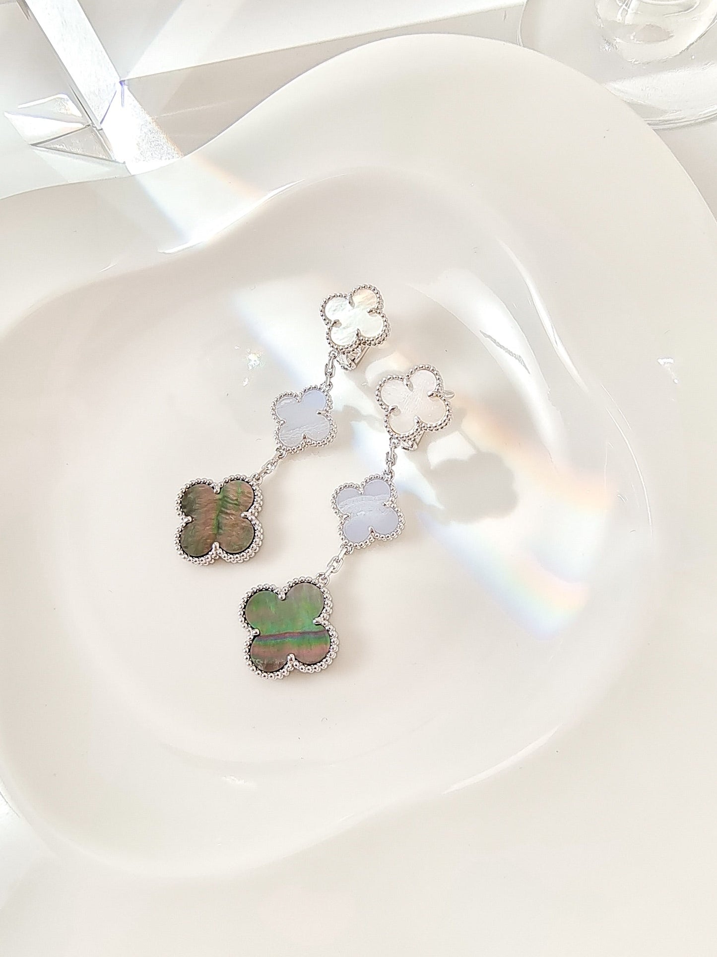 [LUXORA]CLOVER 3 MOTIFS CHALCEDONY DARK MOP SILVER EARRINGS