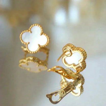 [LUXORA]CLOVER MEDIUM 1 MOTIFS  WHITE MOP STUD EARRINGS