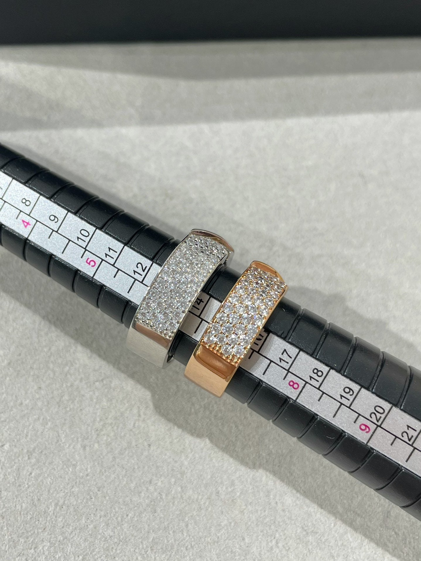 [LUXORA]LIENS EVIDENCE  DIAMOND PAVED RING