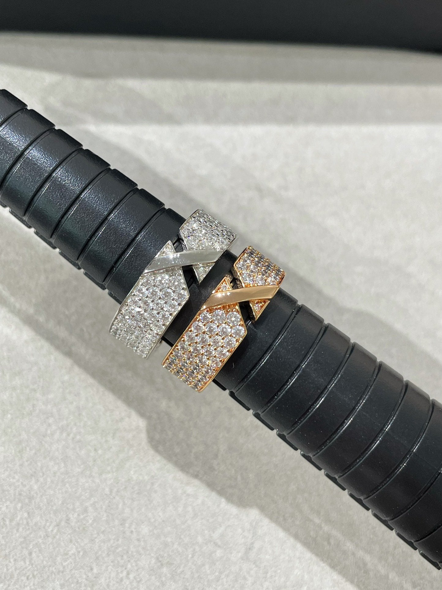 [LUXORA]LIENS EVIDENCE  DIAMOND PAVED RING