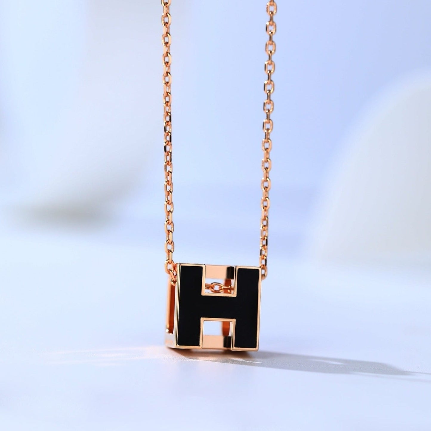 [LUXORA]H CAGE PINK GOLD NECKLACE