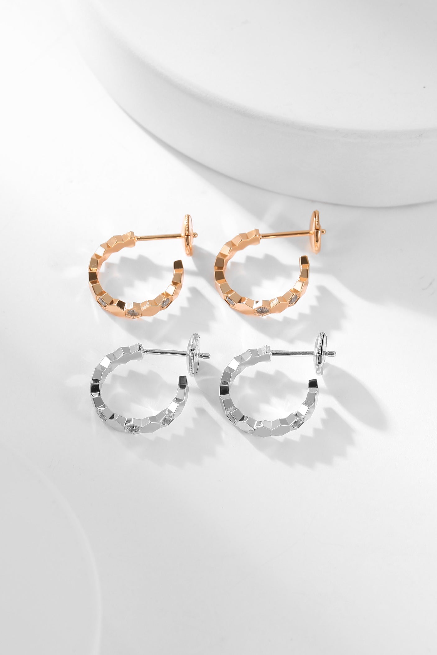 [LUXORA]BEE LOVE DIAMOND HOOP EARRINGS