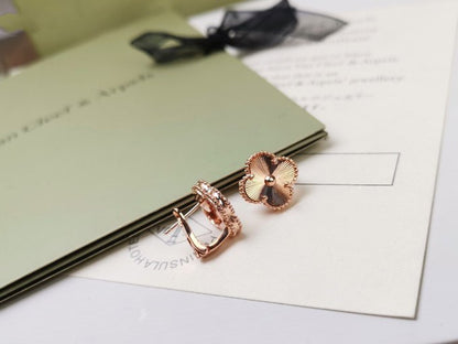 [LUXORA]CLOVER MEDIUM STUD EARRINGS