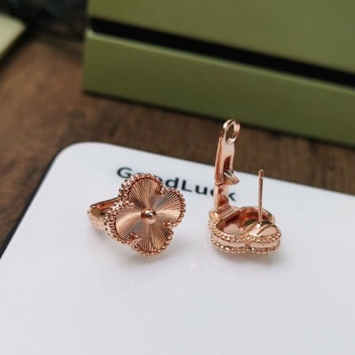 [LUXORA]CLOVER MEDIUM STUD EARRINGS