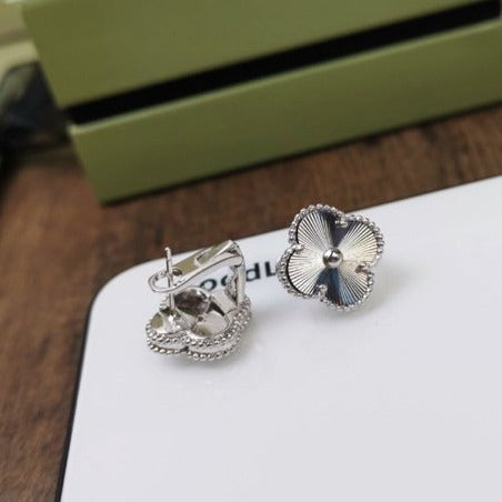 [LUXORA]CLOVER MEDIUM STUD EARRINGS