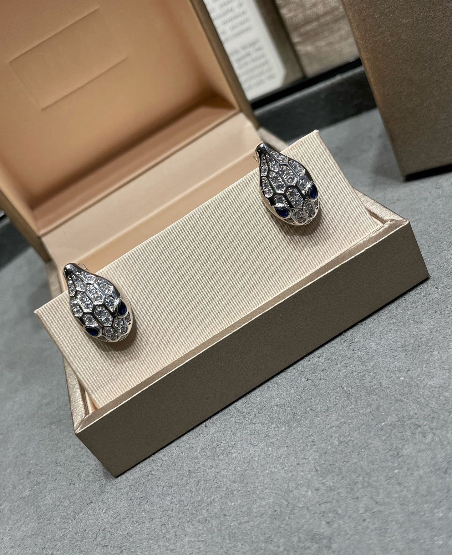 [LUXORA]SERPENT DIAMOND STUD EARRINGS