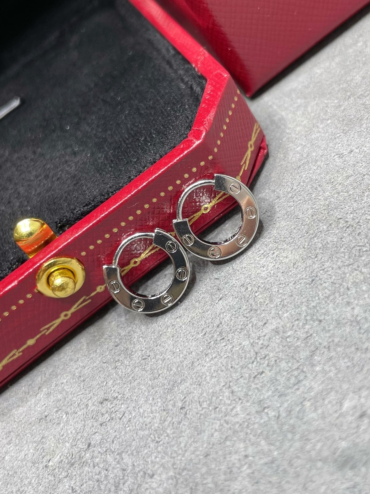 [LUXORA]LOVE MINI EARRINGS