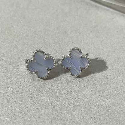 [LUXORA]CLOVER CHALCEDONY SILVER STUD EARRINGS