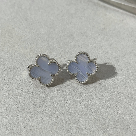 [LUXORA]CLOVER CHALCEDONY SILVER STUD EARRINGS