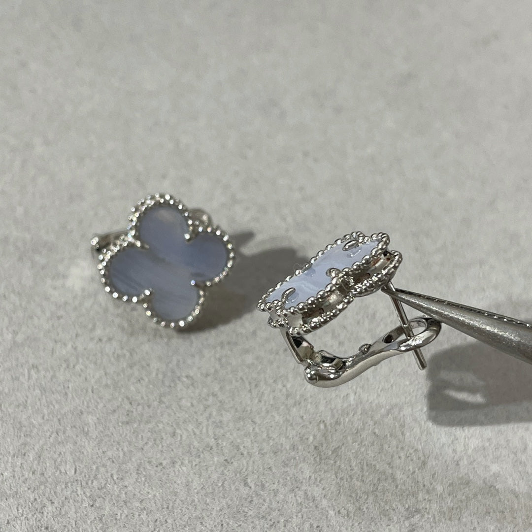 [LUXORA]CLOVER CHALCEDONY SILVER STUD EARRINGS