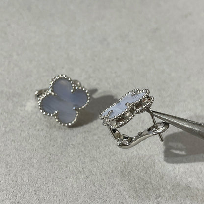 [LUXORA]CLOVER CHALCEDONY SILVER STUD EARRINGS