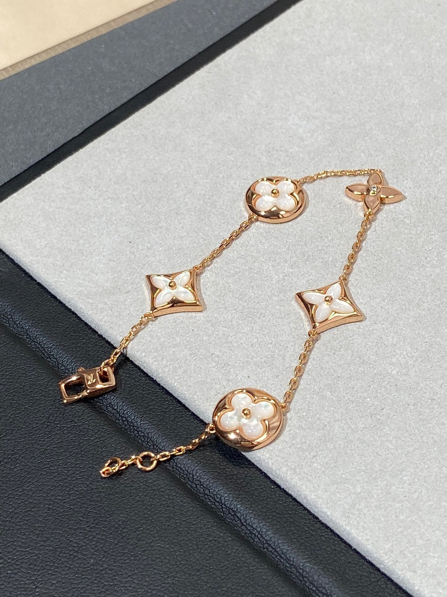 [LUXORA]STAR AND SUN 5 MOTIF MOP PINK GOLD BRACELET