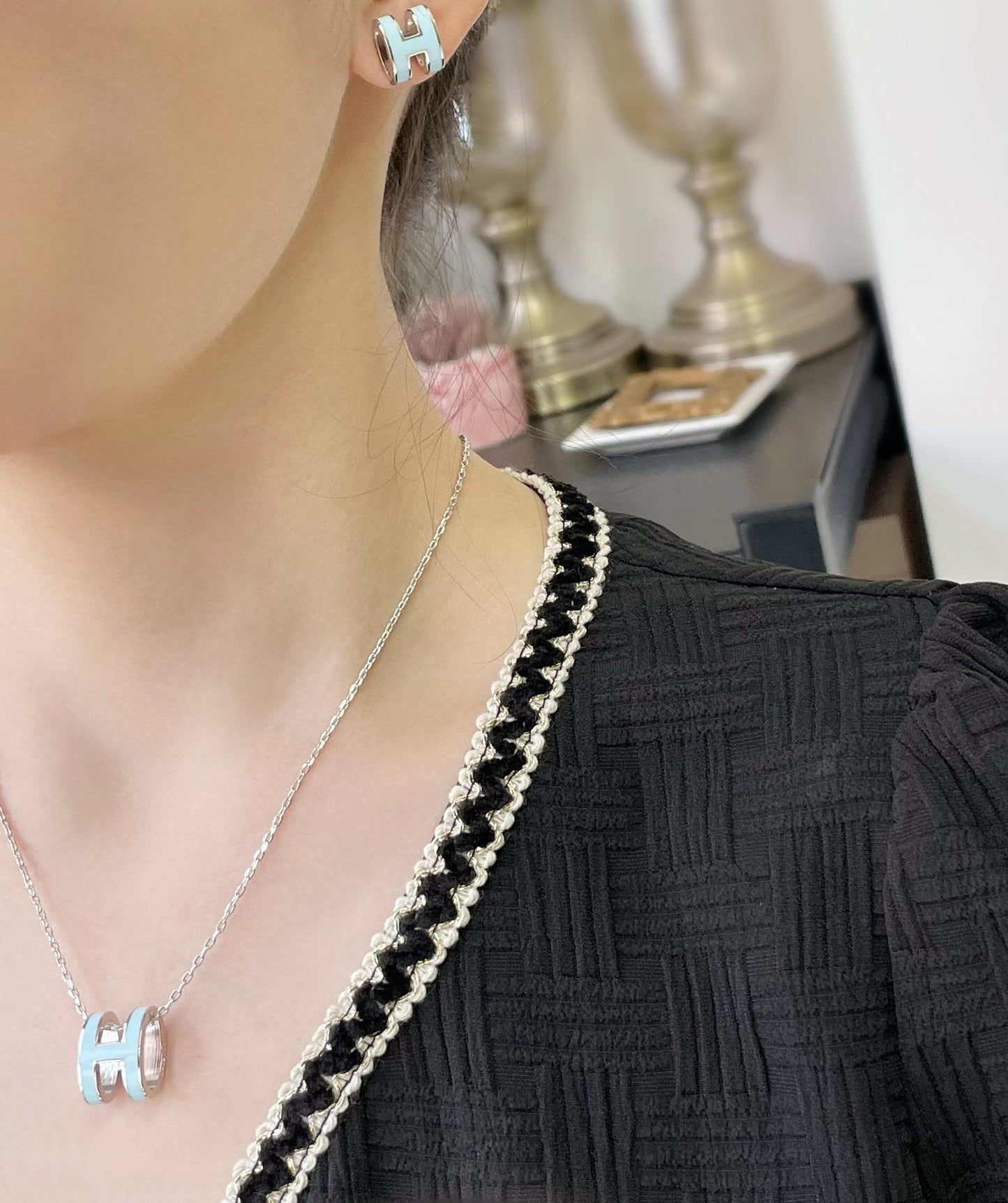 [LUXORA]POP H SKY BLUE STUD EARRINGS