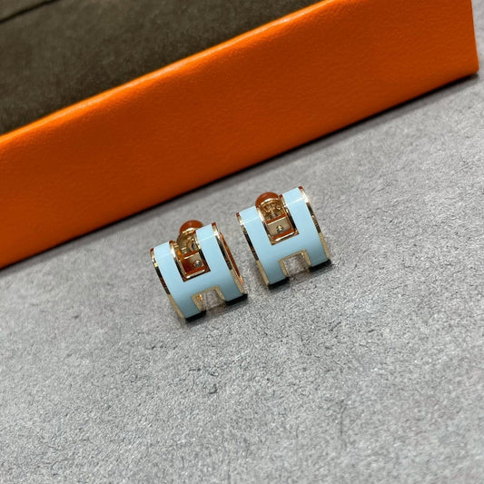 [LUXORA]POP H SKY BLUE STUD EARRINGS