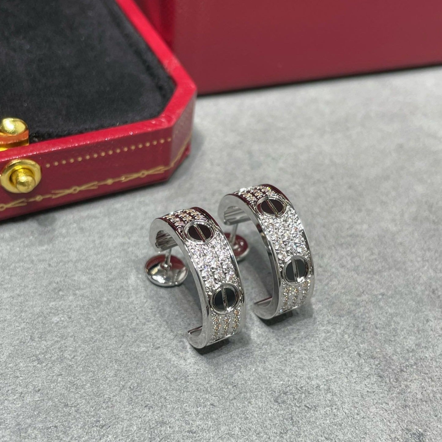 [LUXORA]LOVE CERAMIC DIAMOND PAVED SILVER EARRINGS