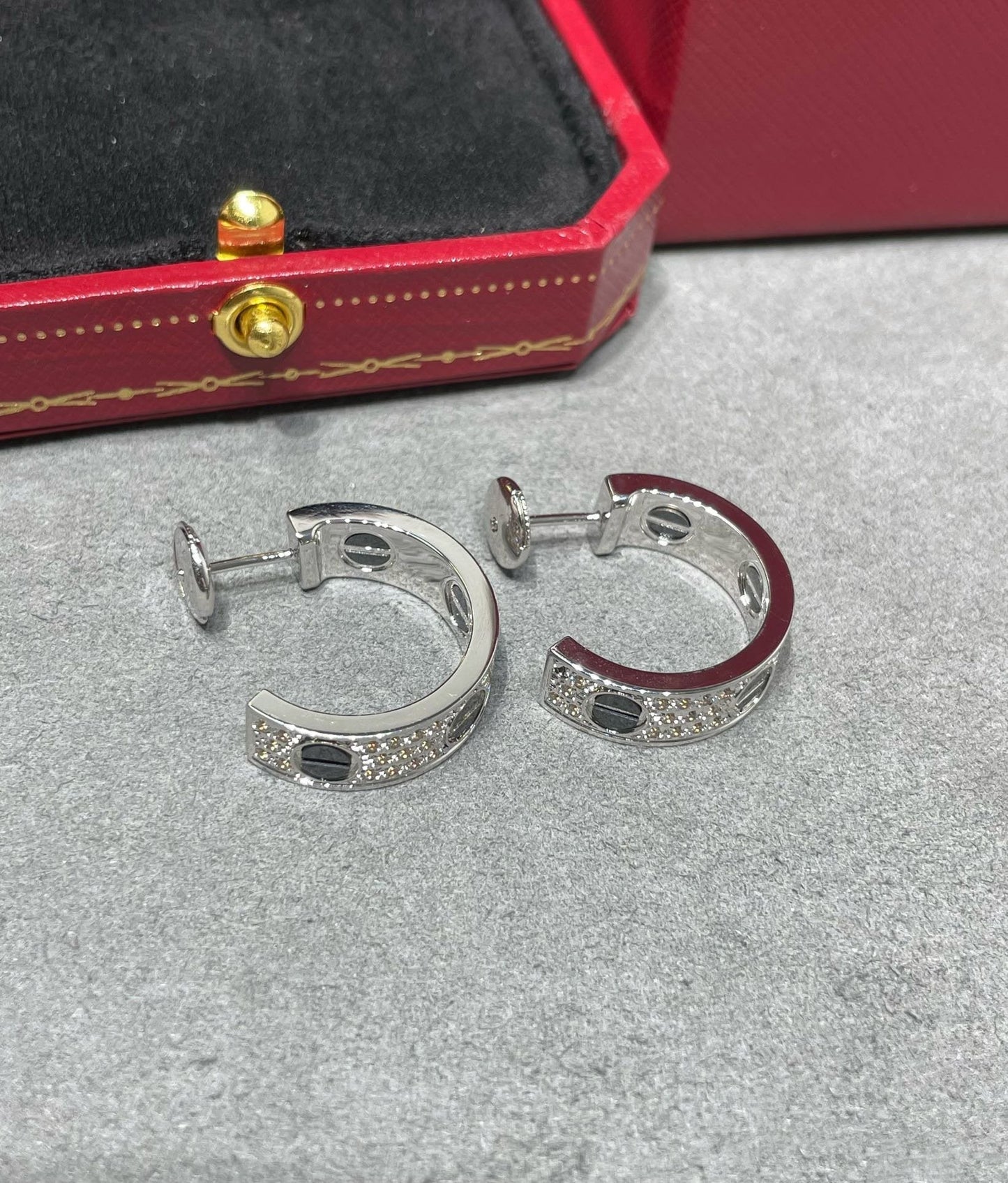 [LUXORA]LOVE CERAMIC DIAMOND PAVED SILVER EARRINGS